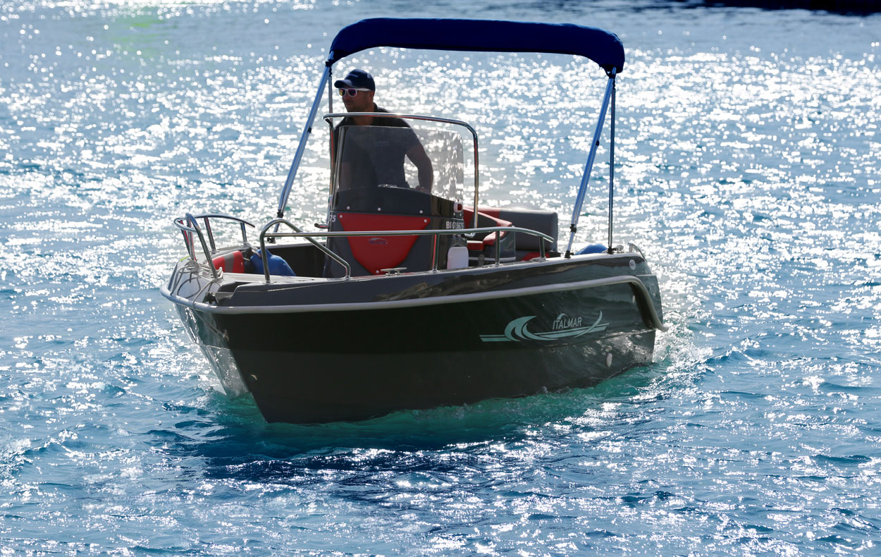 Location De Bateau Pour Visiter Les Calanques De Marseille A Cassis